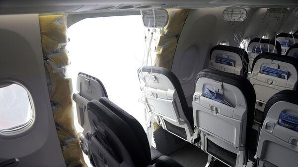 Mid-air blowout jetliner had been restricted over warning light concerns